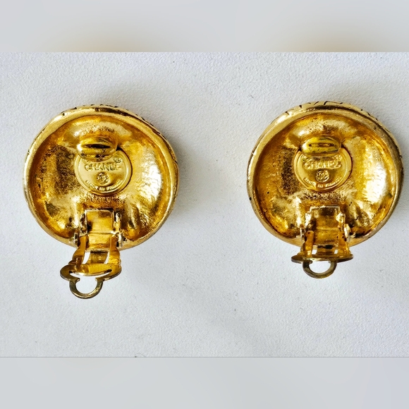Chanel Gold-plated Lettered Vintage Earrings - Picture 4 of 7